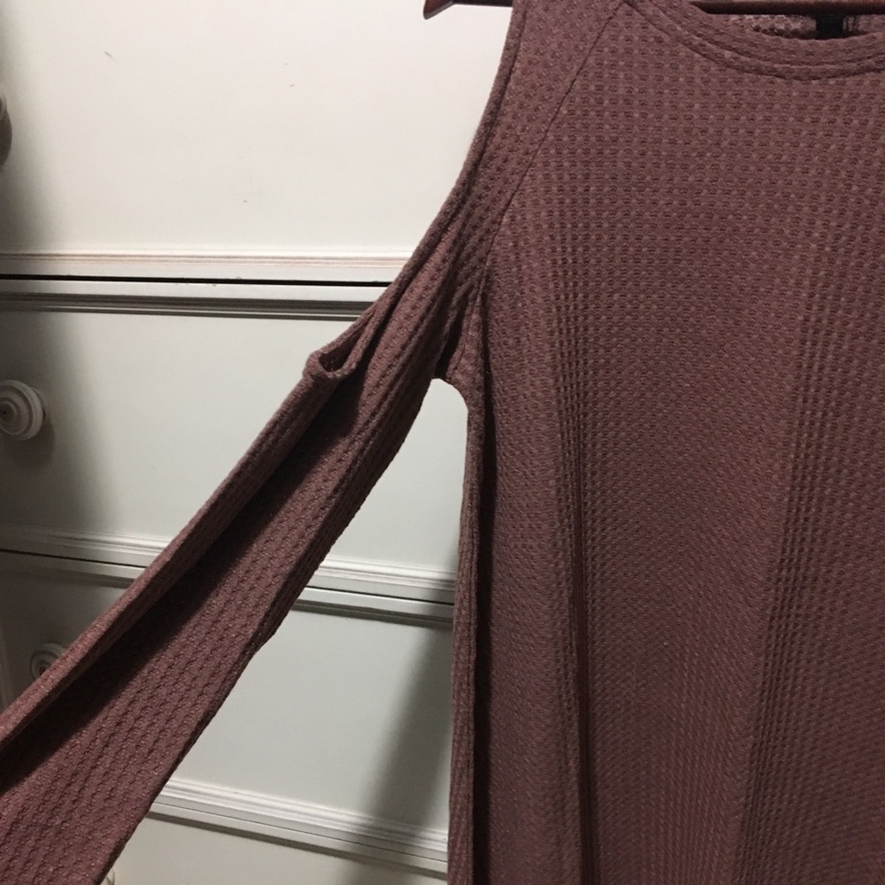 Open shoulder Henley